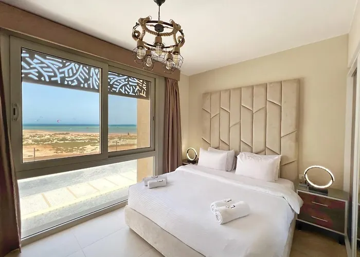 Charming 2bdr W Sea & Pool View Free & Pool Access *