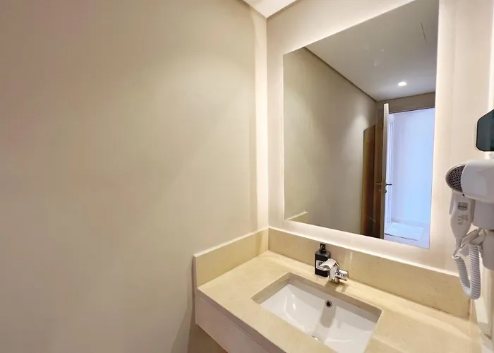 Charming 2bdr W Sea & Pool View Free & Pool Access *