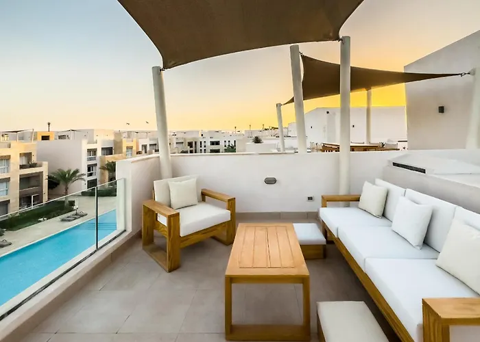Charming 2bdr W Sea & Pool View Free & Pool Access Appartement
